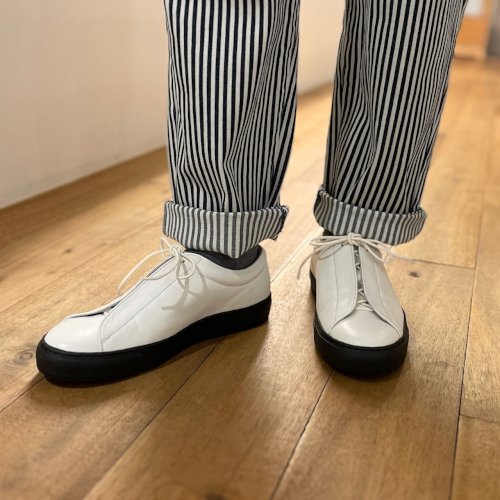 スニーカー