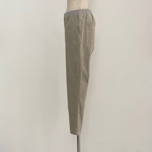 ストレッチコーデュロイ テーパードパンツ