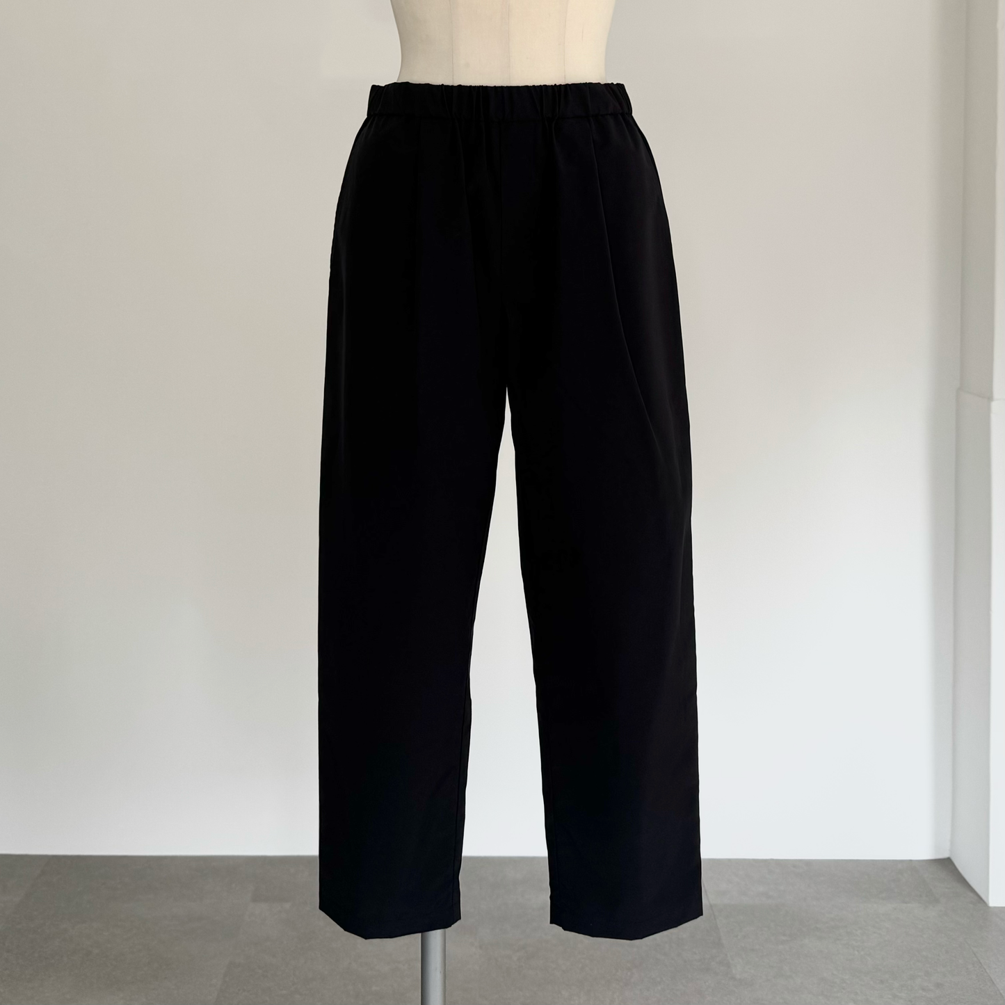 コットンナイロンダンプテーパードパンツ