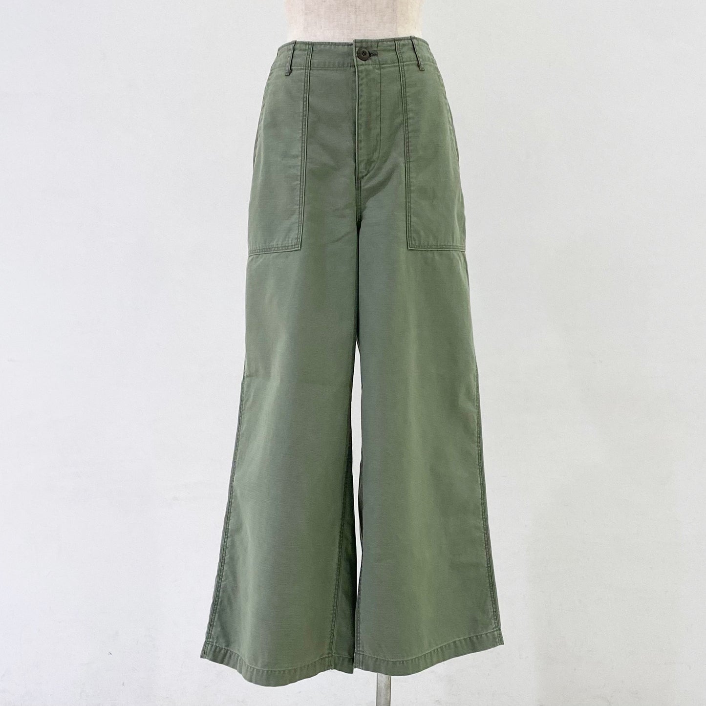 バックサテンベイカーラフパンツ