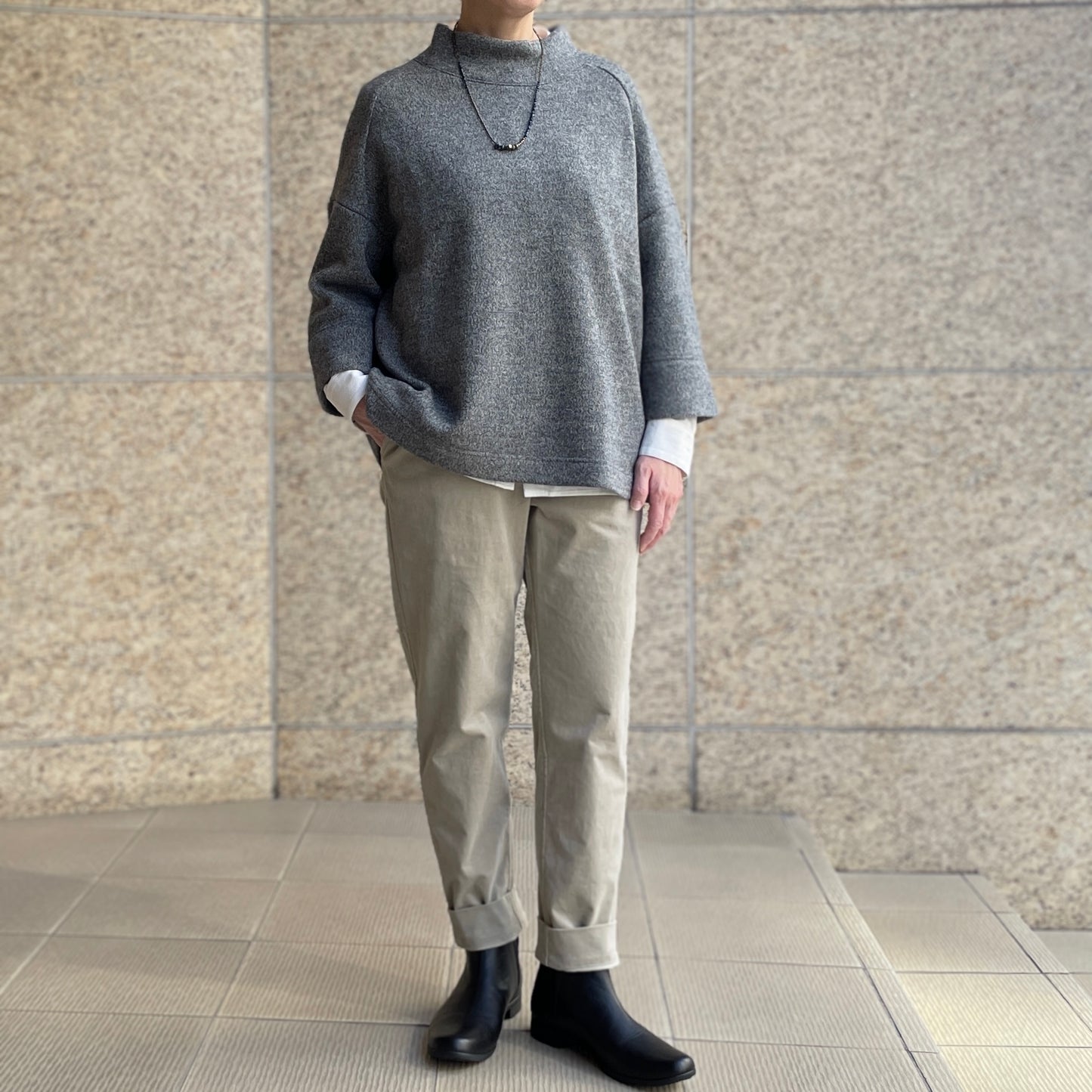 ストレッチコーデュロイ テーパードパンツ