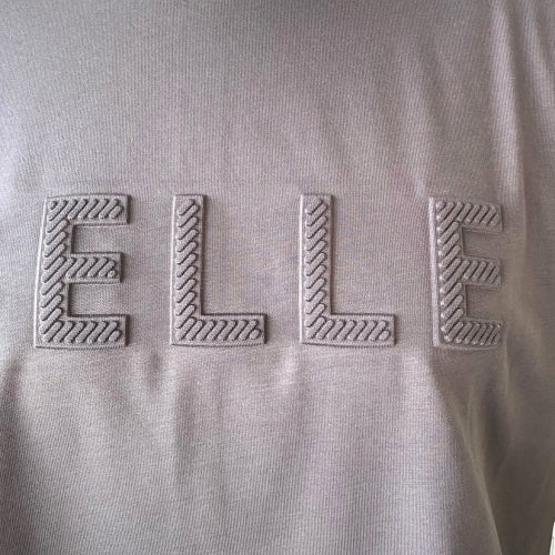 エンボスロゴTシャツ
