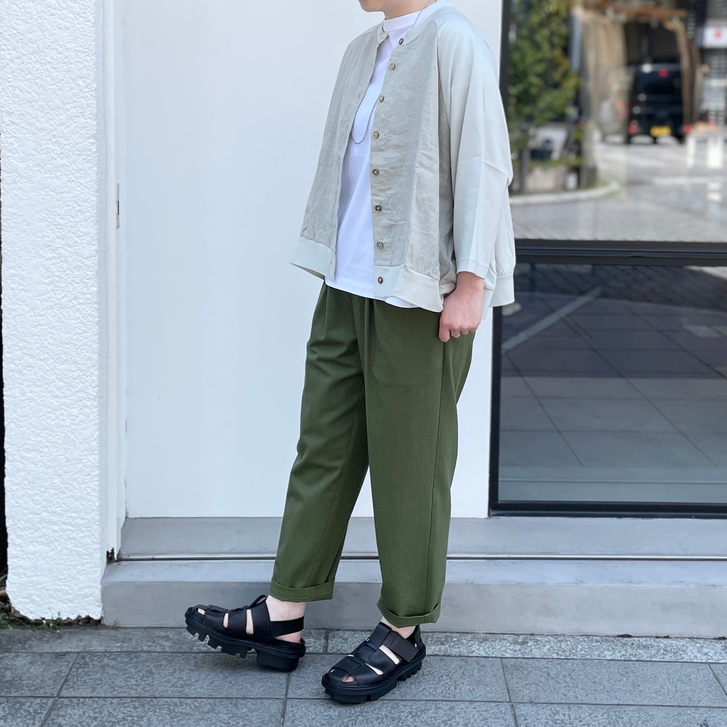 別注プラットエアーインテーパードパンツ