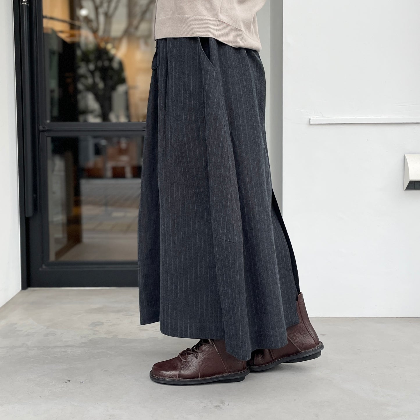 ウールリネンギャバジン イージーコクーンスカート