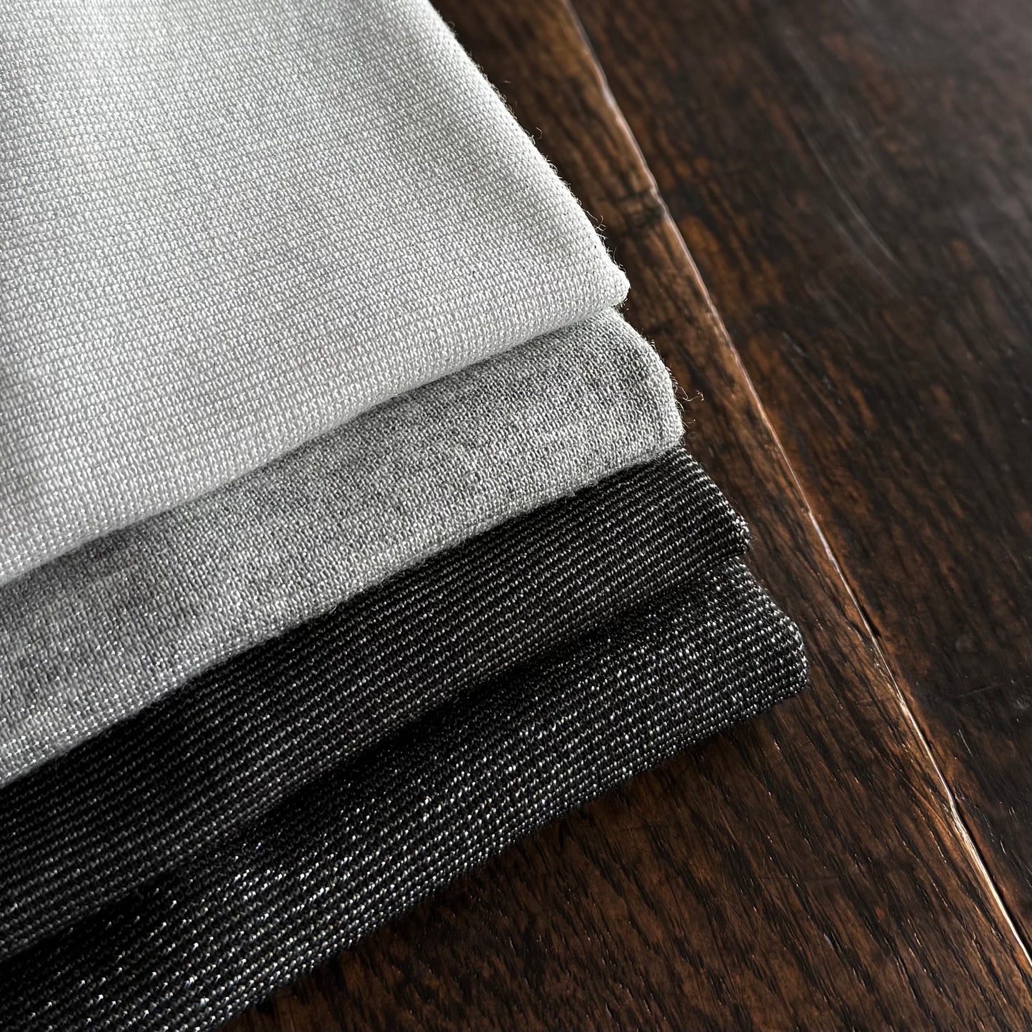 ちょい長ラメ長袖インナー