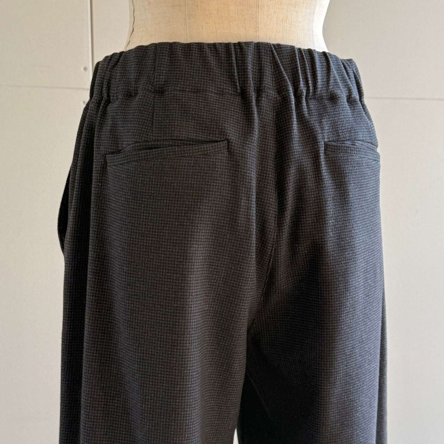 タックイージーパンツ