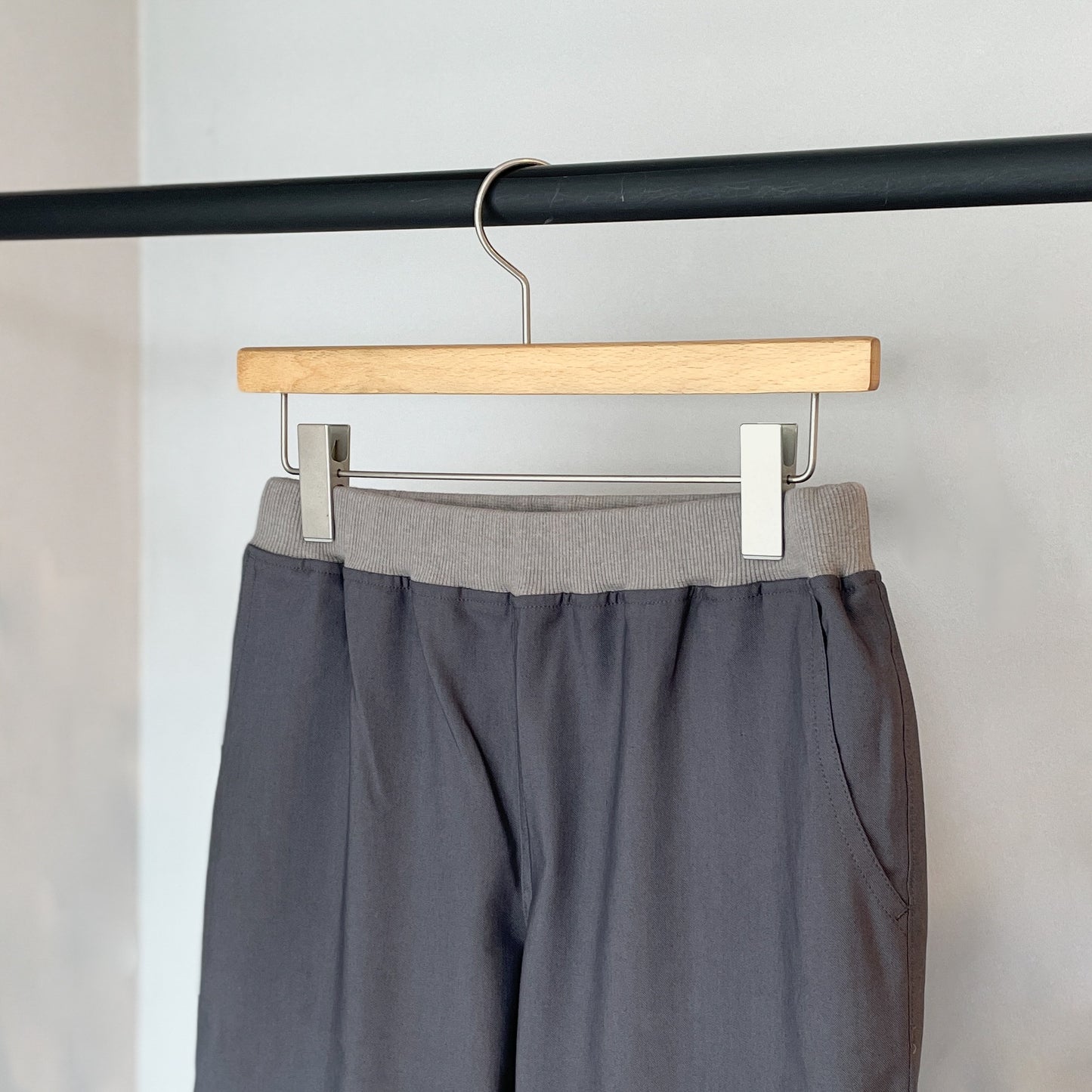 リネン混ストレッチ ナローパンツ