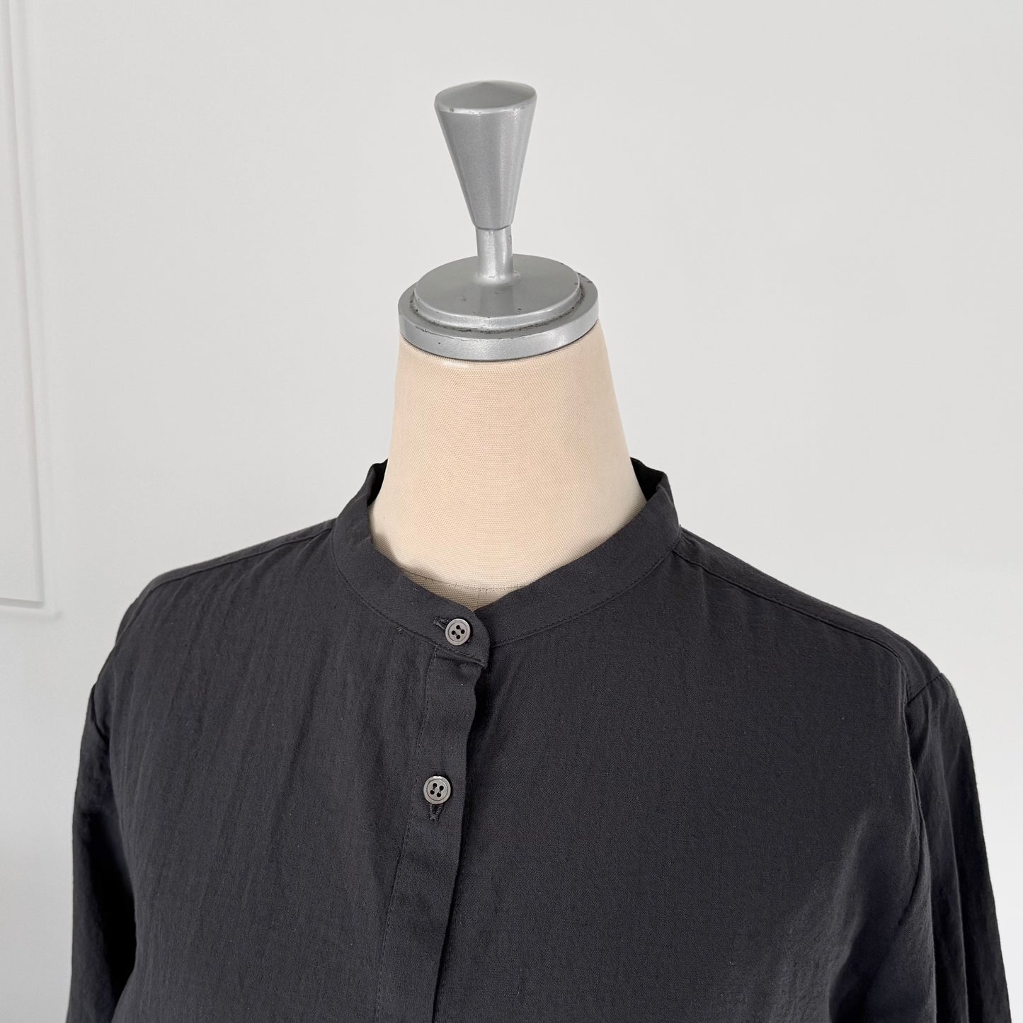 スタンドカラーコンパクトブラウス