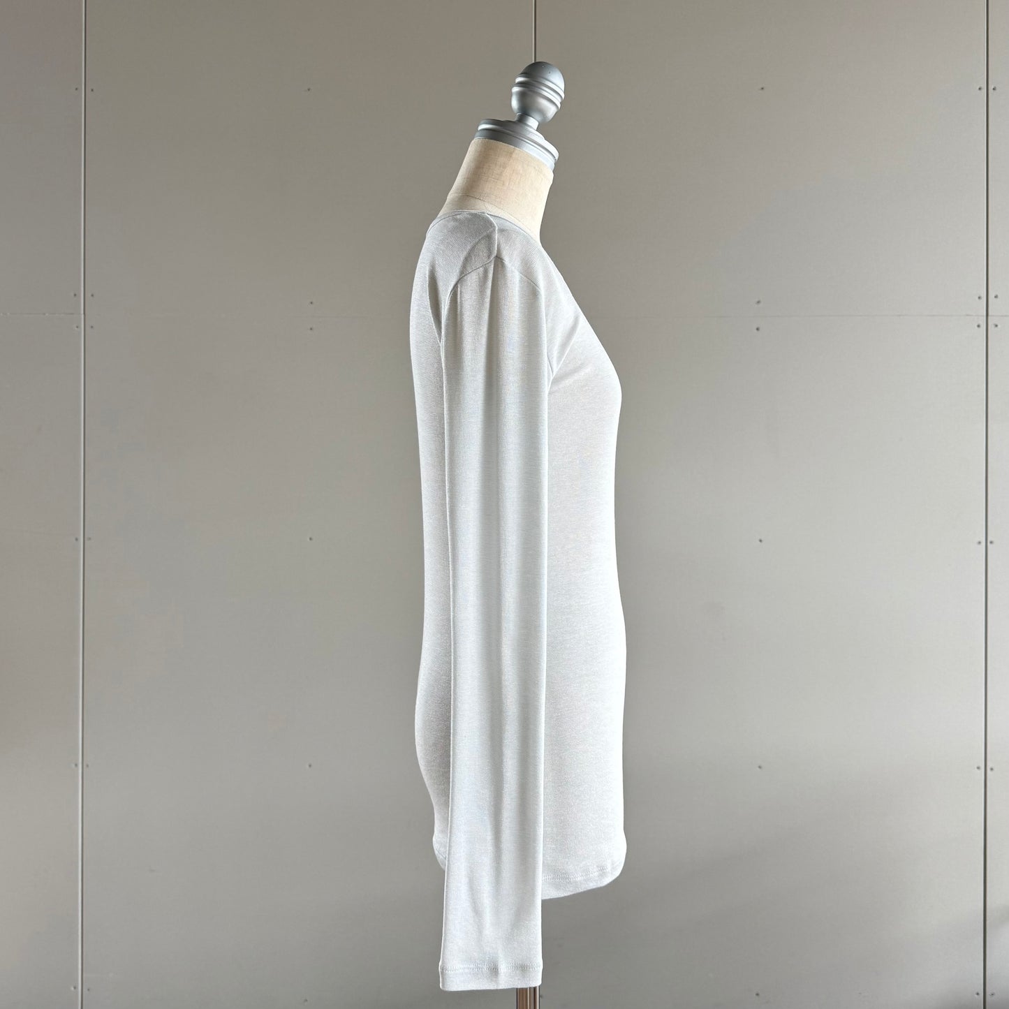 ちょい長ラメ長袖インナー