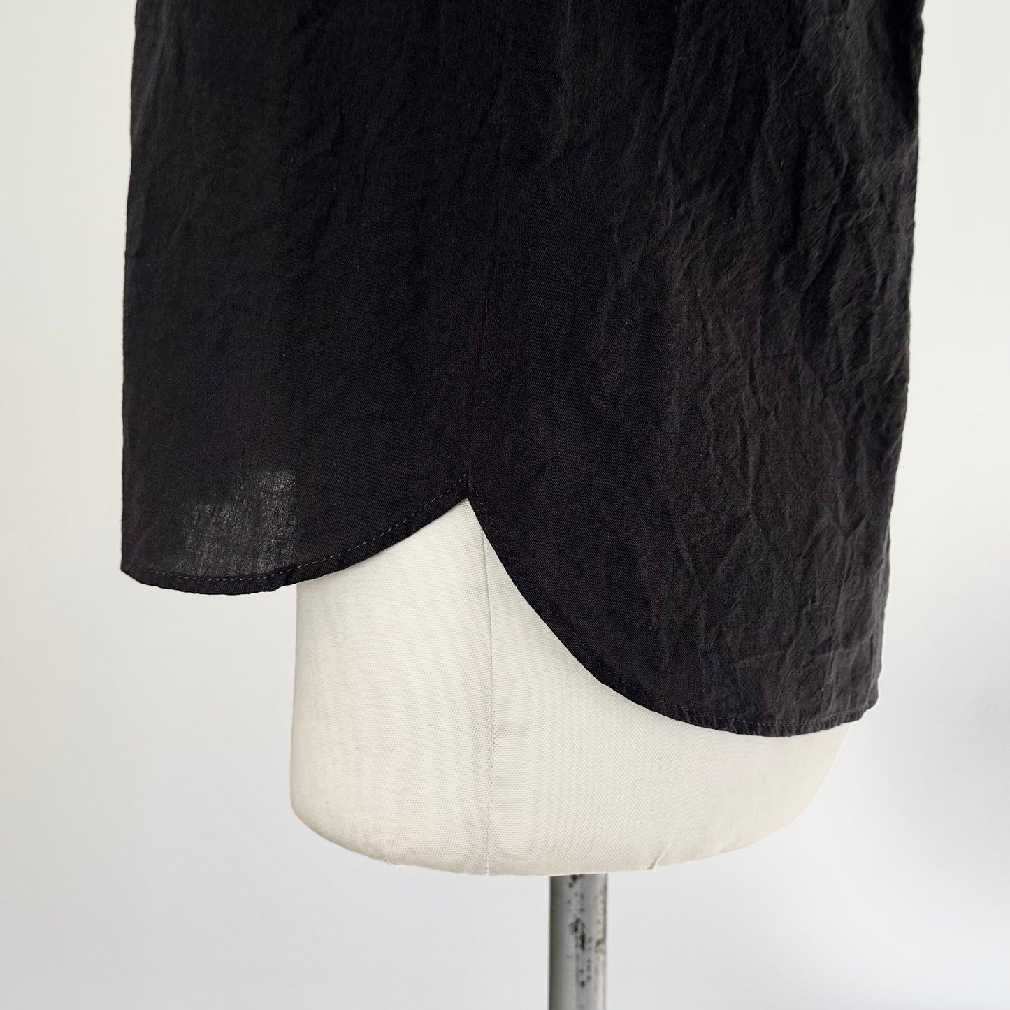 スタンドカラーコンパクトブラウス