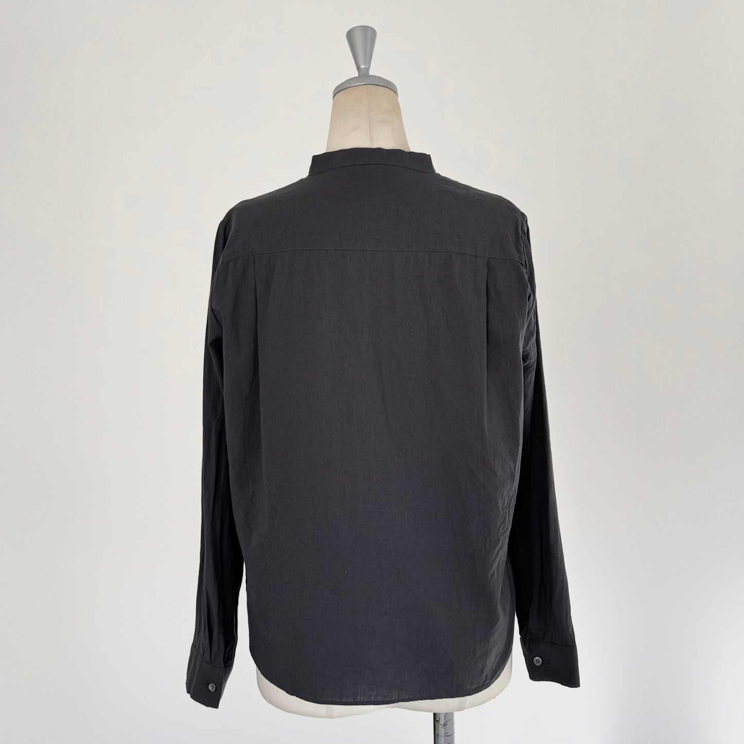 スタンドカラーコンパクトブラウス