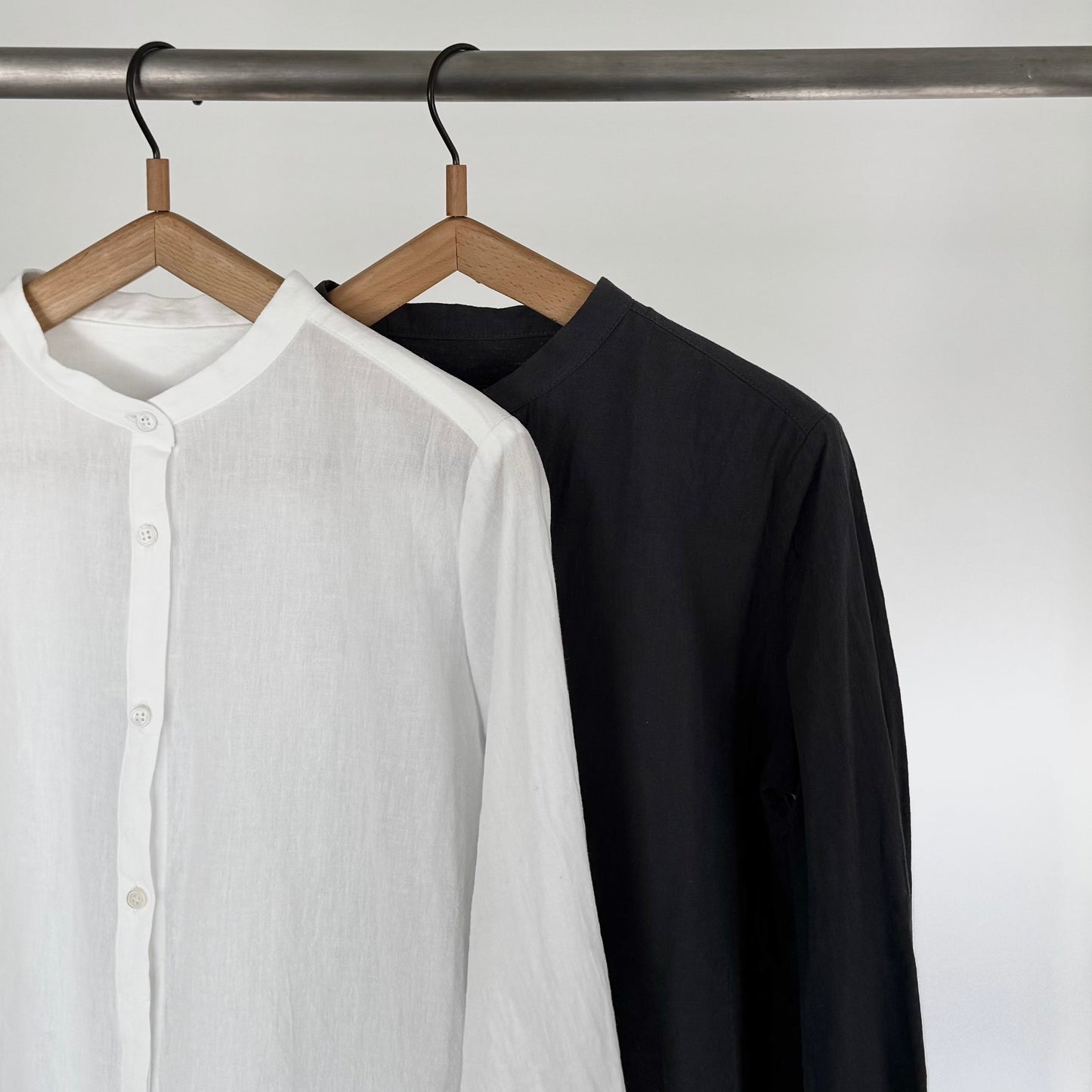 スタンドカラーコンパクトブラウス